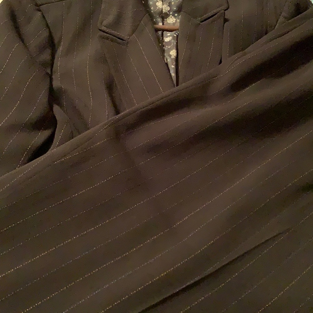 Gorgeous Jones Of New York Suit, size 16.